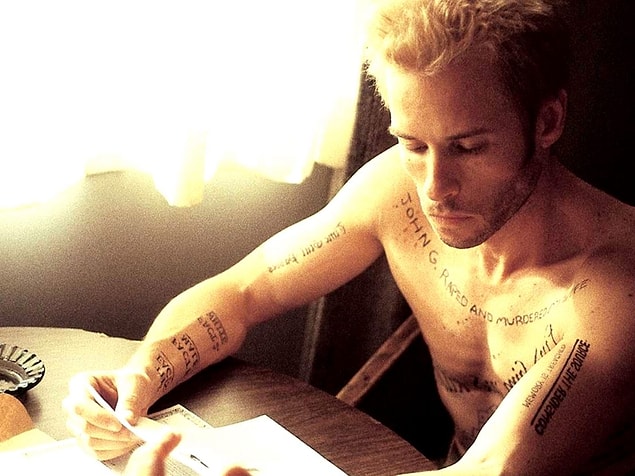 6. Memento (2000)