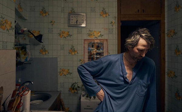 Банда регулярно избивала его, а однажды чуть не убили топором, поэтому Юрий решил бежать, спасая свою жизнь.