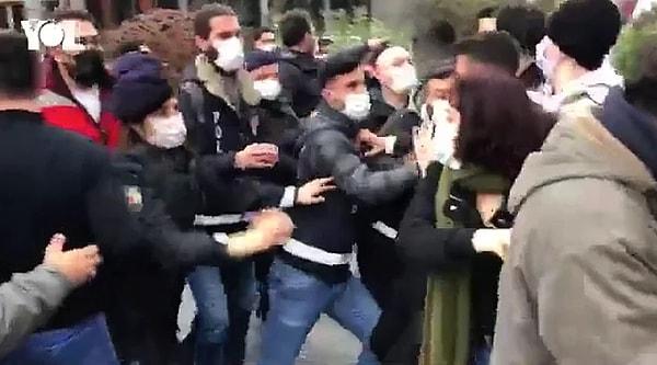 Boğaziçi Üniversitesi Rektörlüğü’ne Melih Bulu’nun atanmasına karşı öğrencilerin düzenlediği eylemde 38 öğrenci gözaltına alındı.