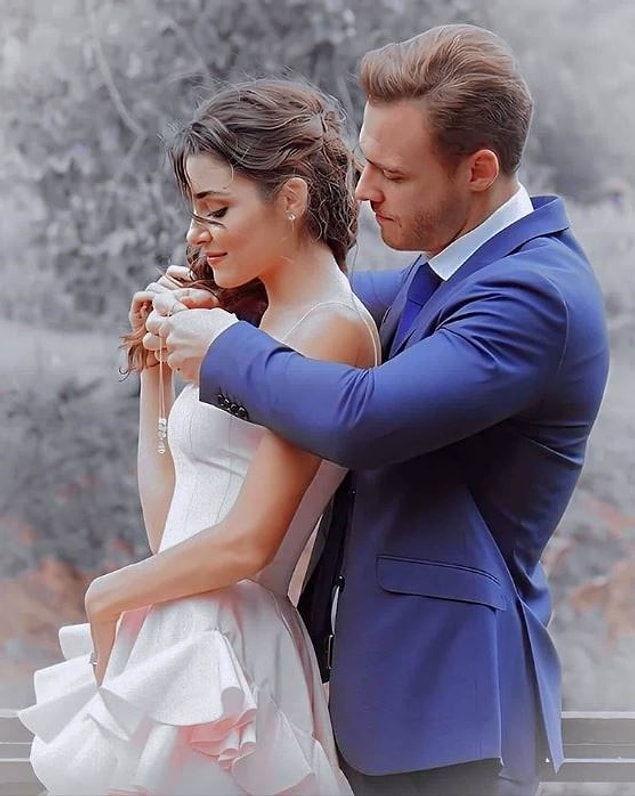 Setteki arkadaşlarınla şakalaşmak kadar doğal bir şey yok ama Kerem ve Hande'nin şakaları romantizme daha yakın
