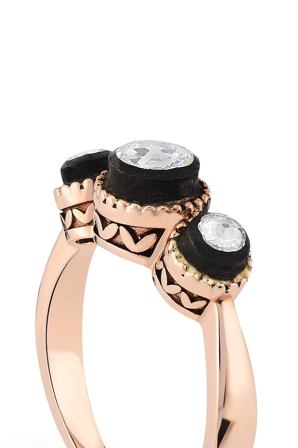 13. Bu elmas yüzüğün de fiyatı 6700 TL'den 3622 TL'ye düşmüş.