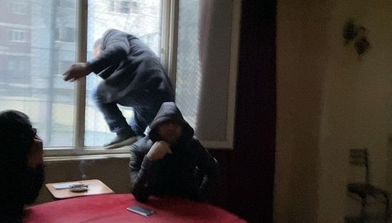 Okey Masasında Yakalanınca Pencereden Atladı
