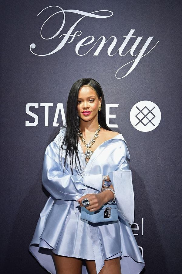 3. Rihanna, bu akımın en başarılı ismi olabilir. İkinci adı Rihanna olan yıldız soyadı Fenty'i devasa bir markaya dönüştürdü.