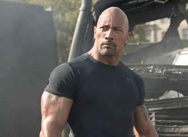 7. Dwayne Johnson 15 yaşındayken annesinin hayatını kurtardı.