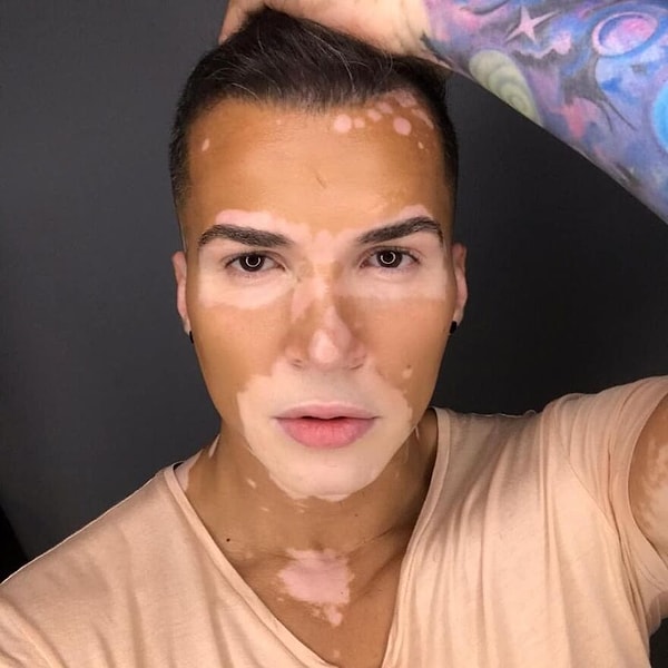 С этой новой уверенностью он продолжил публиковать фотографии в социальных сетях и вскоре привлек внимание фотографов.