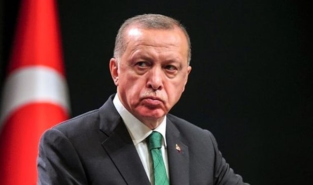 Yürekleri yetiyorsa diye başlayan bir cümle kurmuşsunuz. Cumhurbaşkanını istifaya çağırmak bir anayasal hak mıdır? EVET! O halde bir anayasal hakkı kullanmak ne zamandan bir cesaret sorunu oldu?