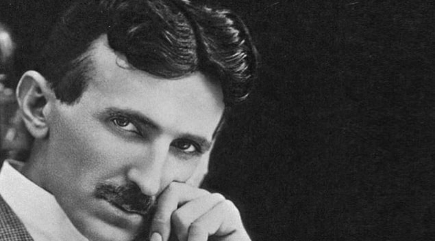 9. "İnsan imkansızı başarabilir sözü yetersizdir çünkü insan imkansızın da ötesine ulaşabilir."