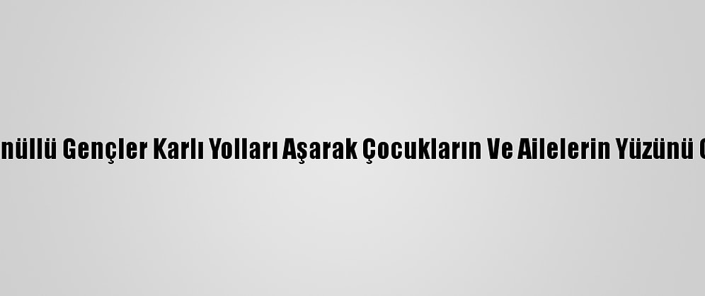 Bitlis'te Gönüllü Gençler Karlı Yolları Aşarak Çocukların Ve Ailelerin Yüzünü Güldürüyor