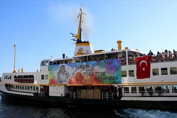 Barış Manço Vapuru Kadiköy'den Kanlıca'ya Yol Aldı