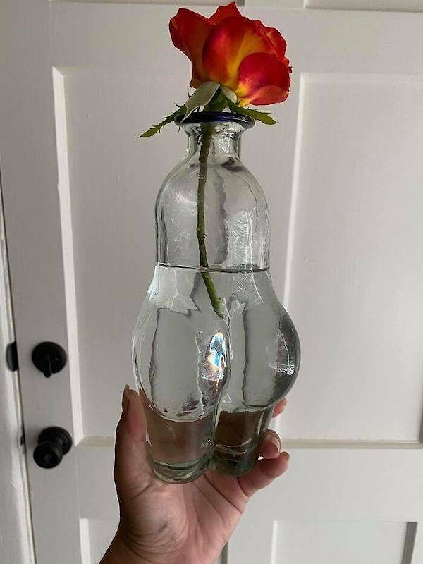 1. Довольно необычный дизайн для вазы...