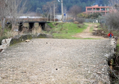 Üzerinden Büyük İskender'in Geçtiği Söylenen Köprü, Dökülen Beton Yüzünden Yıkıldı