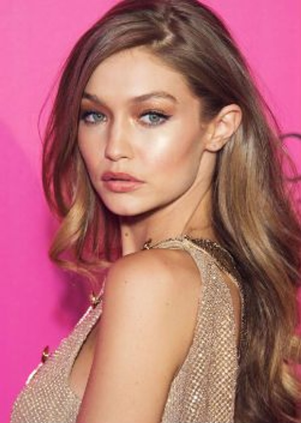 В то время Джиджи рассказала, что скрывает подробности своей беременности, потому что не хочет отвлекать внимание от продолжающейся пандемии коронавируса и движения Black Lives Matter.