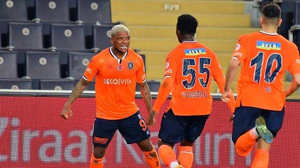 42'de Başakşehir Junior Fernandes'in golüyle 1-0 öne geçti