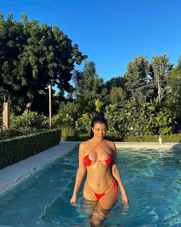 Kardashian ailesi bir süredir tatillerinde farklı bikini modelleri tercih ediyor.