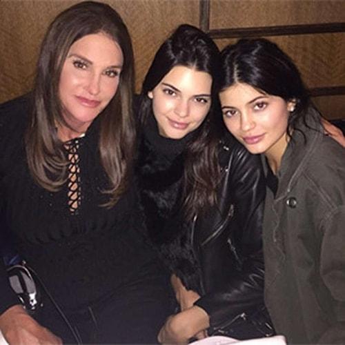 Kylie Jenner Cinsiyet Geçiş Ameliyatı Olan Babasına Makyaj Yaparken Herkesin Merak Ettiği O Soruyu Sordu