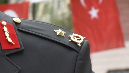 Rütbesini FETÖ Elebaşının Taktığı Generalin Apoletleri Söküldü