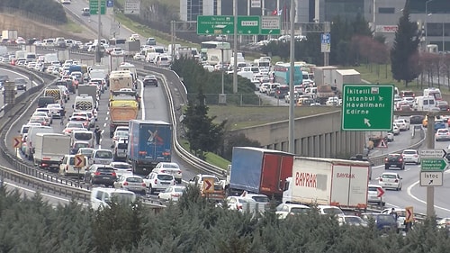 Kısıtlamaya Saatler Kala İstanbul'da Trafik Yine Kilit