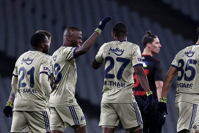 Bu galibiyetle Fenerbahçe 51 puanla maç fazlasıyla liderliğe yükseldi.