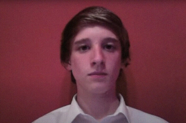 Затем я просто решил фотографировать себя каждый день в течение недели перед сном, чтобы посмотреть, изменился ли я в конце недели (чего я определенно не делал)