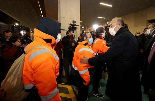Türk denizciler Dışişleri Bakanı Mevlüt Çavuşoğlu tarafından karşılandı 📷