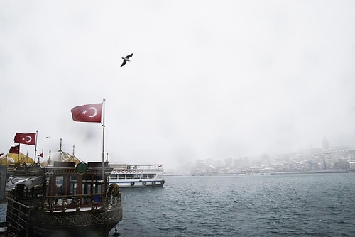 Beklenen Kar Yağışı Başladı: İstanbul Beyaza Büründü