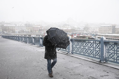 Beklenen Kar Yağışı Başladı: İstanbul Beyaza Büründü