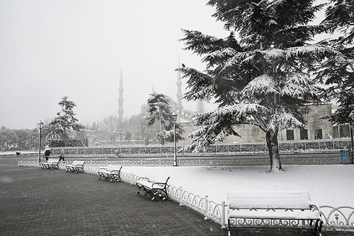 Beklenen Kar Yağışı Başladı: İstanbul Beyaza Büründü