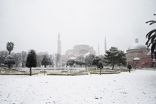 Beklenen Kar Yağışı Başladı: İstanbul Beyaza Büründü