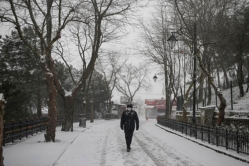 Beklenen Kar Yağışı Başladı: İstanbul Beyaza Büründü