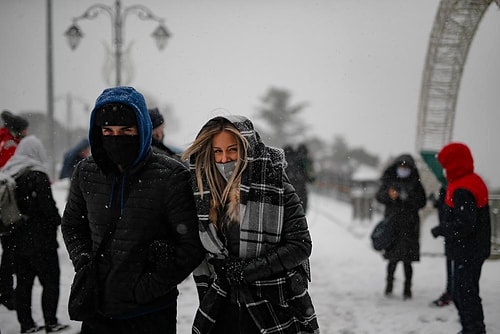 Beklenen Kar Yağışı Başladı: İstanbul Beyaza Büründü