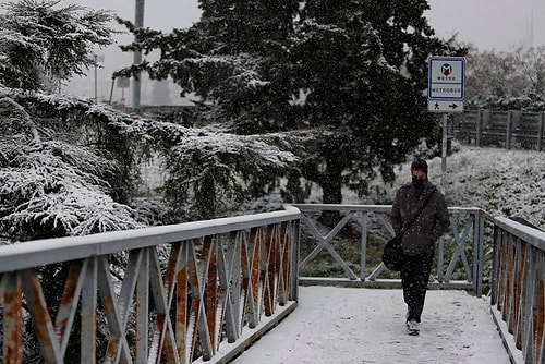 Beklenen Kar Yağışı Başladı: İstanbul Beyaza Büründü