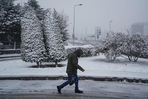 Beklenen Kar Yağışı Başladı: İstanbul Beyaza Büründü