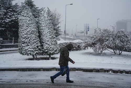 Beklenen Kar Yağışı Başladı: İstanbul Beyaza Büründü