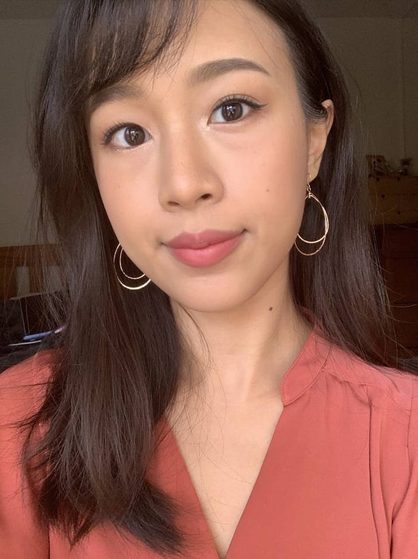 7. "Мейк, который я сделала на онлайн-защиту своей диссертации в Зуме".