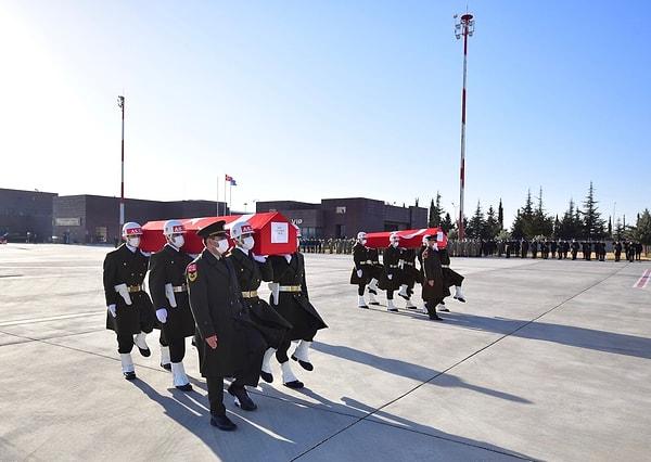 Müslüm Altıntaş ile Adil Kabaklı'nın cenazeleri Gaziantep'e getirildi. Şehitler için henüz cenaze töreni yapılmadı. Şehitlerin yarın son yolculuklarına uğurlanması bekleniyor.