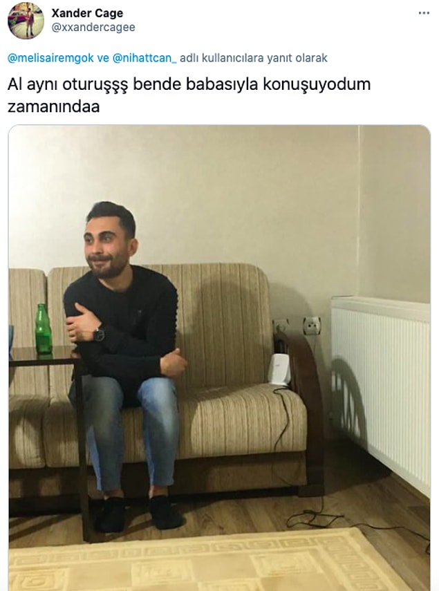 2. Diğer insanlar da sevgilileriyle ailelerinin tanışma anlarındaki fotoğrafları ve anılarını paylaşmaya başladı, neler neler! 😂