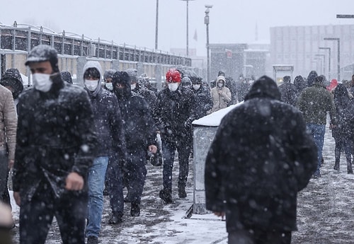 İstanbul'da Kar Yağışı Yeniden Etkisini Artırdı: FSM Köprüsü'nde Görüş Mesafesi 10 Metreye Düştü