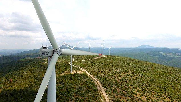 Türkiye’nin pek çok yerinde rüzgar enerjisinden faydalanmak adına rüzgar türbinleri kurulmuştur.