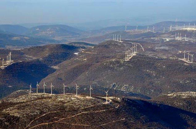 Türkiye’de rüzgâr enerji potansiyelini belirlemek amacıyla rüzgâr ölçümleri, diğer ölçümlerle birlikte Meteoroloji Genel Müdürlüğü tarafından yapılıyor.
