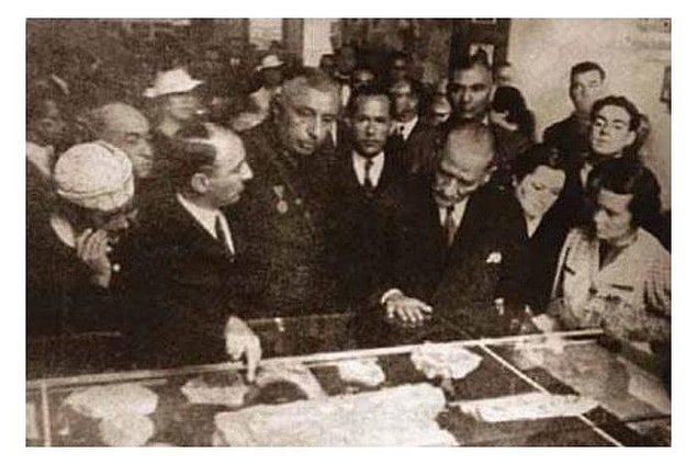 Atatürk'ün eylemlerine bakılarak kültür politikası şöyle ifade edilebilir: "Bu topraklar üzerindeki kültürel miras, hangi tarihte kimler tarafından bırakılmış olursa olsun, insanlığın evrensel değerlerine sahip çıkma bilinciyle yarınlara taşımak."