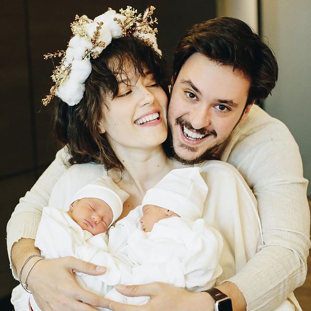 Pelin Akil, sosyal medyayı en aktif kullanan ünlülerimizden biri. Öyle ki Instagram'dan yaptığı paylaşımlarla evliliğine, hamiliğine ve mutlu ailesine birebir şahit oluk