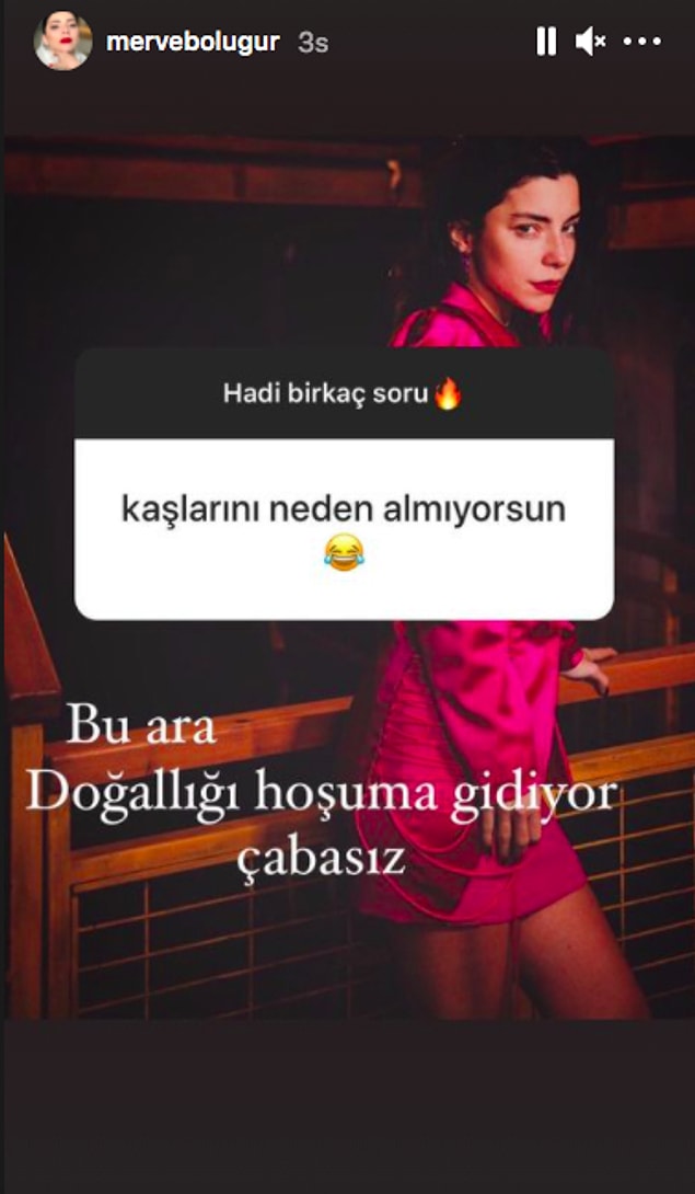 Pandemi günlerinde hepimizin evlerinde darlandığı bu günlerde kendisi de sıkılmış olacak ki takipçileriyle Instagram üzerinde soru- cevap yaptı. Farklı sorulara verdiği cevaplarla da gündem olmayı başardı.