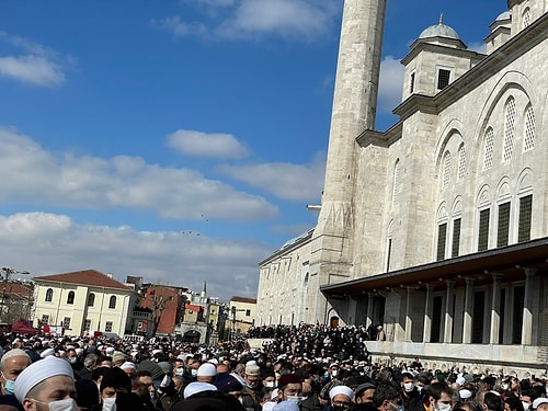 Muhammed Emin Saraç'ın Cenaze Töreninde Sosyal Mesafe Kurallarının Hiçe Sayılması Tepkilerin Odağında