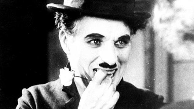Öncelikle belirtmek gerekiyor ki Charlie Chaplin sinema dünyasının başına gelen en efsanevi kişi olabilir...