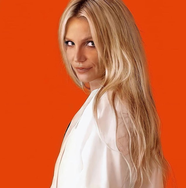 Britney bu sorunlarla uğraşırken pop dünyasındaki diğer yıldızlar kariyerlerine devam etmiştir.