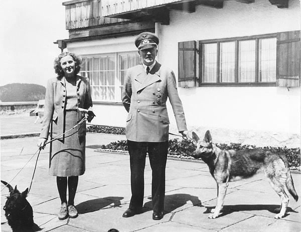 Hitler, halk ile iç içeyken Braun'u sürekli olarak görmezden geliyor, beraber olan fotoğraflarını basına sızdırmıyordu.