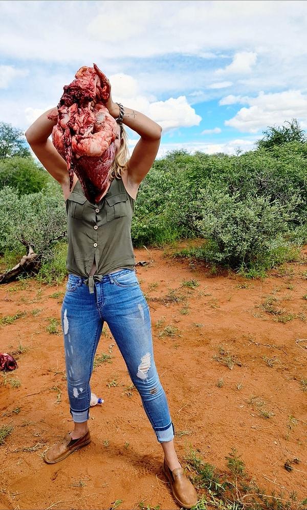 Güney Afrika'nın Limpopo eyaletinde bir narenciye çiftliği sahibi olan bu genç kadın ayrıca bu durumun '11 kişiye istihdam sağladığını' ve 'yerliler için et' olduğunu ifade etti.
