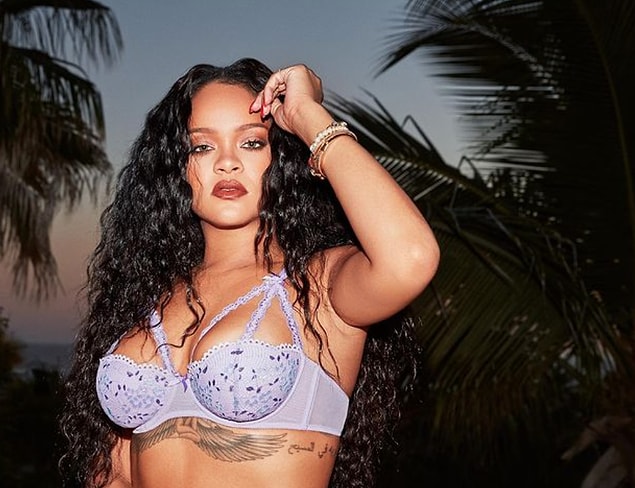 Gerek şarkılarıyla gerek de kendine güvenli duruşuyla kalbimizde her zaman taht kurmayı başaran Rihanna,