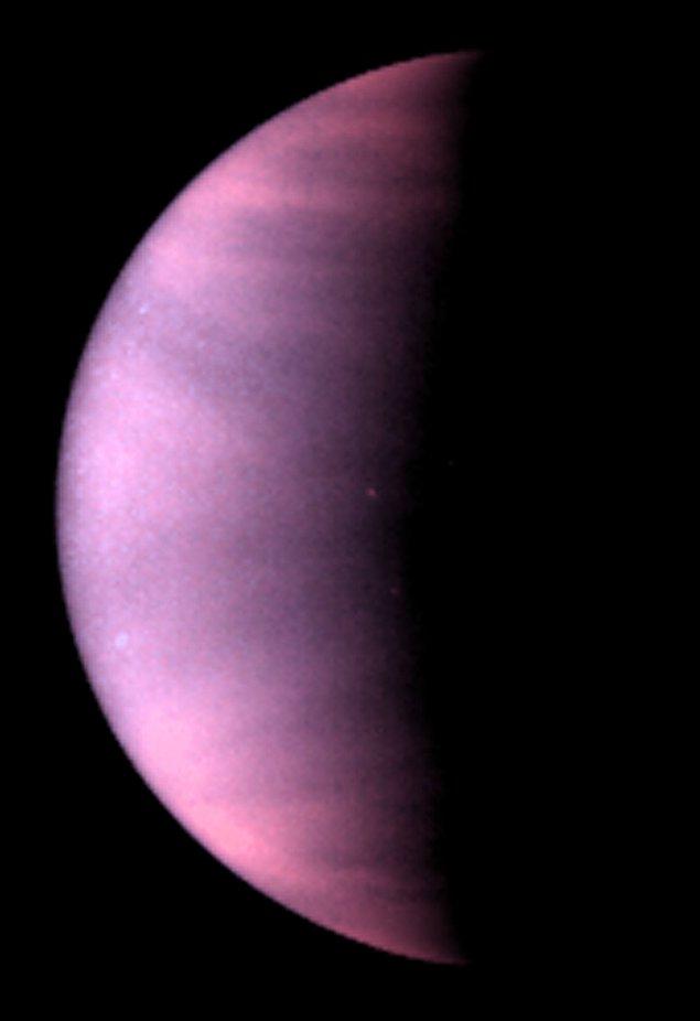 Venüs (Ay başında Kova, sonuna doğru ise Balık takımyıldızında)