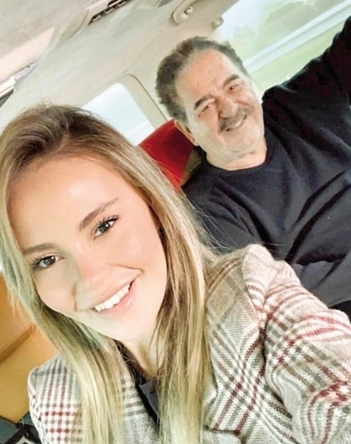 1. İbrahim Tatlıses ve kendisinden 43 yaş küçük sevgilisi Gülçin Karakaya ile Gıybet Kazanı'nın açılışını yapalım!